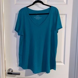 💙 2/$25! Torrid V-neck Tee NWOT SIZE 2 (18/20)